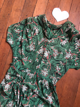 Load image into Gallery viewer, vintage 1940s green rayon dress