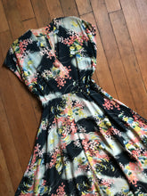 Load image into Gallery viewer, vintage 1940s novelty rayon dress