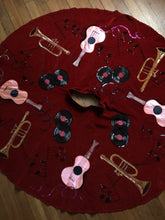 Load image into Gallery viewer, vintage 1950s style musical circle skirt