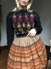 Load image into Gallery viewer, vintage 1980s Jantzen novelty sweater {m+} drying flowers