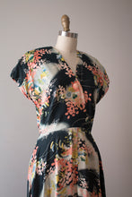 Load image into Gallery viewer, vintage 1940s novelty rayon dress