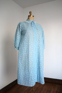 vintage 1960s novelty dove dressing gown {L}