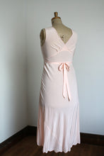 Load image into Gallery viewer, vintage 1940s pink bias cut nightgown {M-XL}