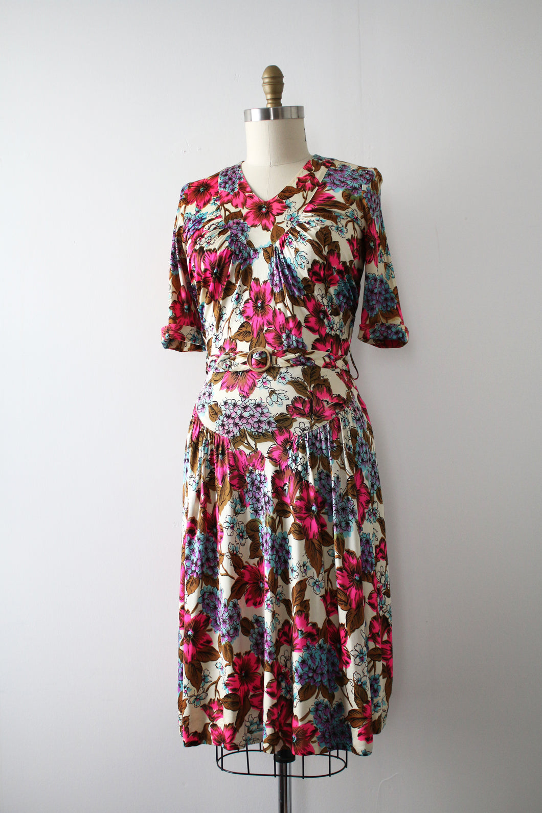 MARKED DOWN vintage 1940s rayon jersey dress – Trunk of Dresses