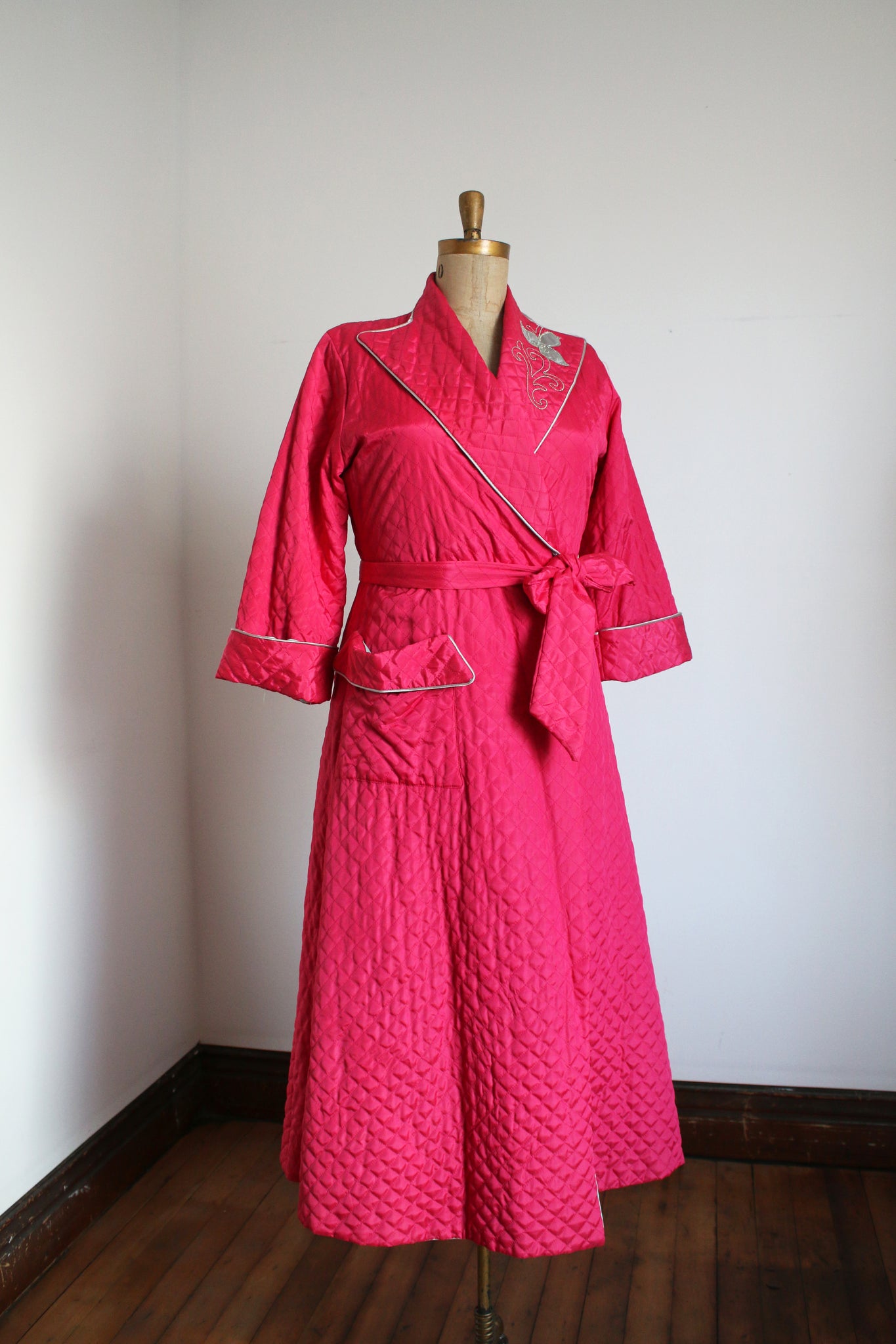 vintage 1940s 50s pink dressing gown {1X} – Trunk of Dresses