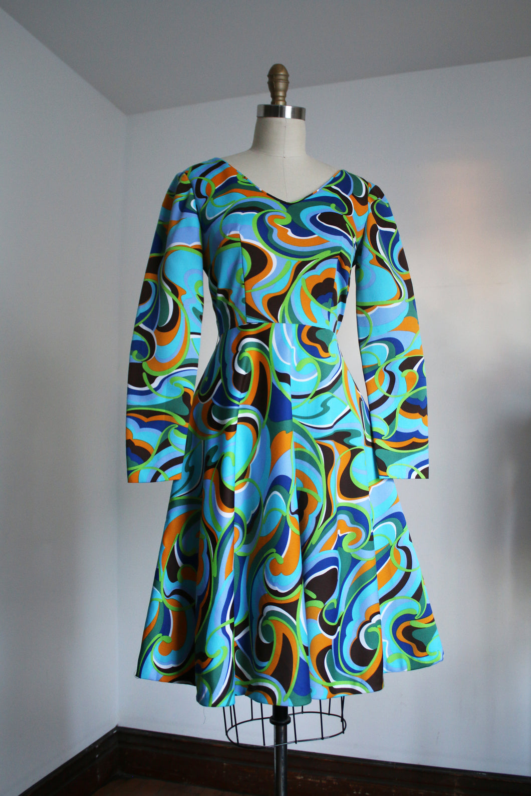 MARKED DOWN vintage 1960s psychedelic dress {s}