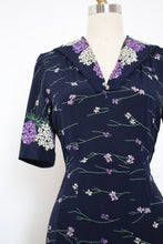 Load image into Gallery viewer, vintage 1940s floral rayon dress