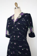 Load image into Gallery viewer, vintage 1940s floral rayon dress