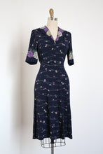 Load image into Gallery viewer, vintage 1940s floral rayon dress
