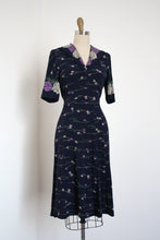 Load image into Gallery viewer, vintage 1940s floral rayon dress