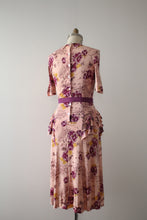 Load image into Gallery viewer, vintage 1940s novelty rayon jersey dress