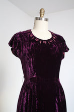 Load image into Gallery viewer, vintage 1940s velvet dress {m}