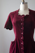 Load image into Gallery viewer, vintage 1940s scalloped velvet dress