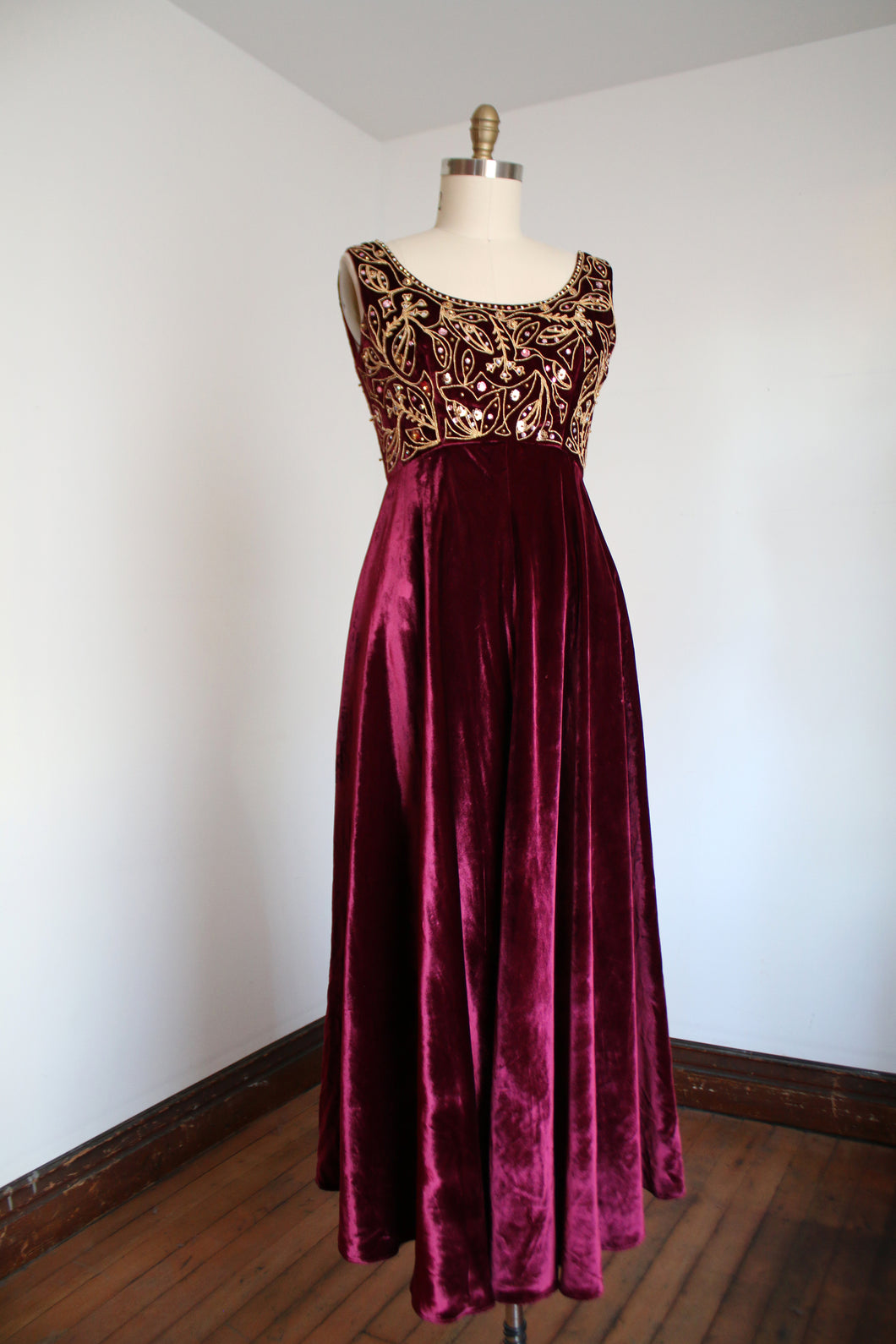 vintage 1960s velvet gown {m}